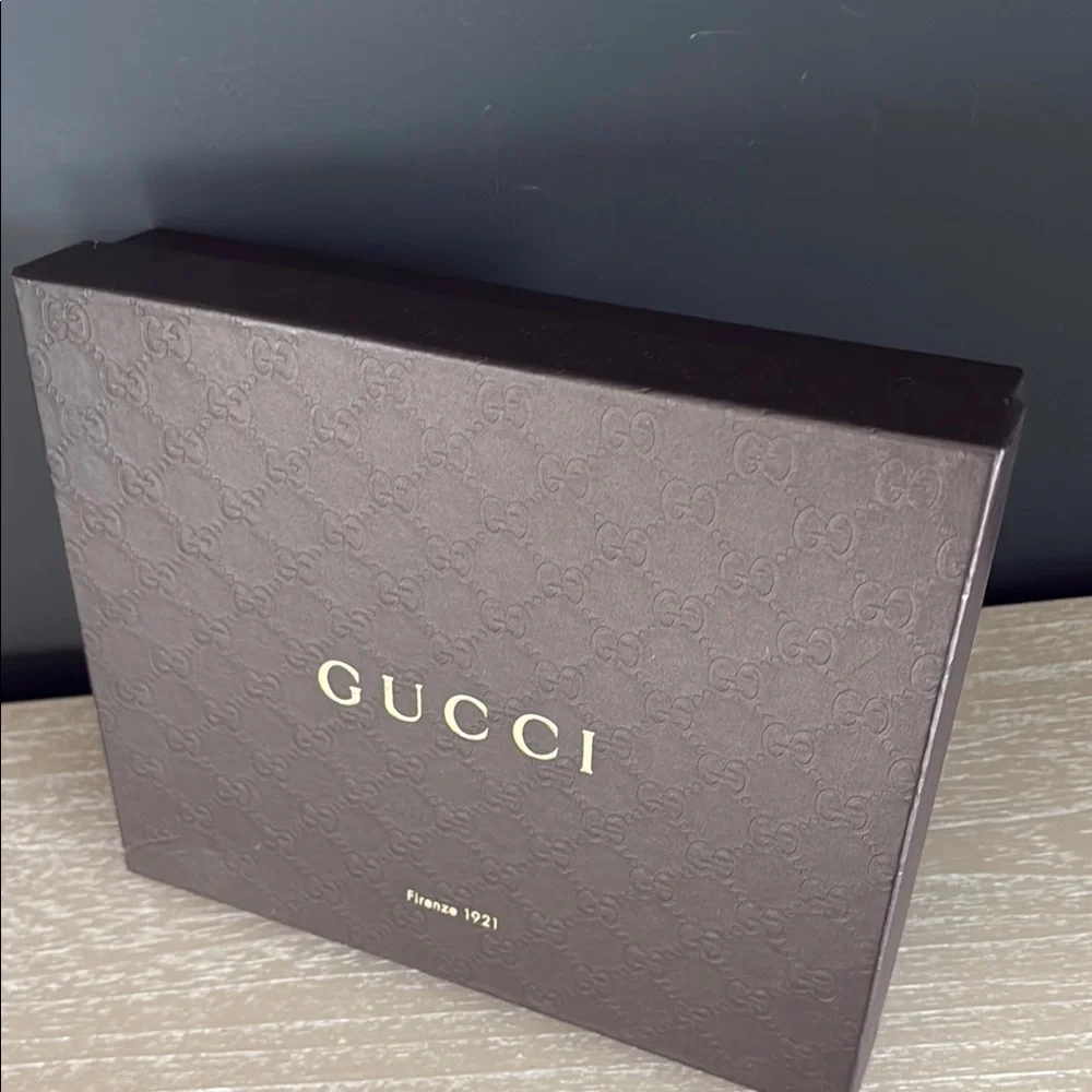 GUCCI DARK BROWN EMBOSSED GIFT BOX